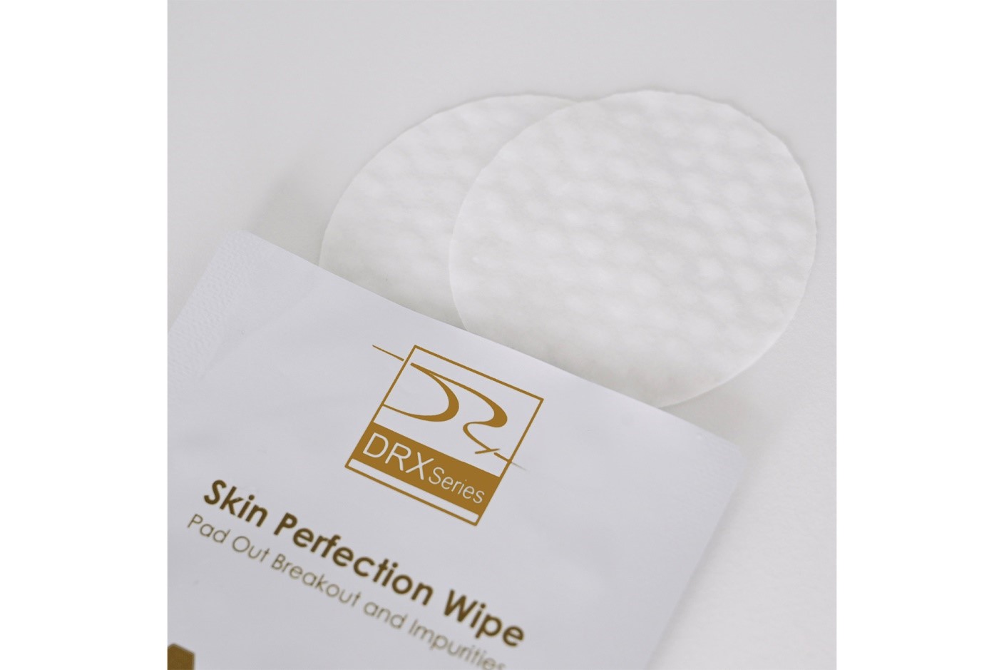 DRX達特仕的油痘肌淨顏系列，全新的油痘淨顏三寶組合，適合所有膚質使用，是你必買的肌膚保養品，平常必用的深層毛孔清潔套組，可以改善皮膚問題，潔淨皮膚油脂及污垢，正確清潔毛孔、改善粉刺，使肌膚保持柔滑、水潤、潔淨。