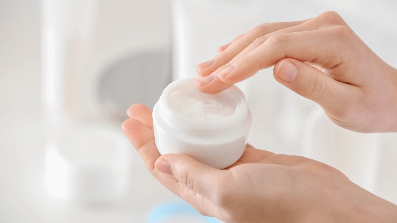 正確卸眼妝方法?凡士林卸眼妝、眼唇卸妝油、 卸妝濕紙巾、眼部卸妝液的優缺點! 正確卸眼妝方法?凡士林卸眼妝、眼唇卸妝油、 卸妝濕紙巾、眼部卸妝液的優缺點!